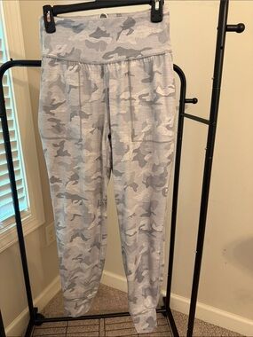 GapFit Eclipse Light Gray Camo Jogger Pants